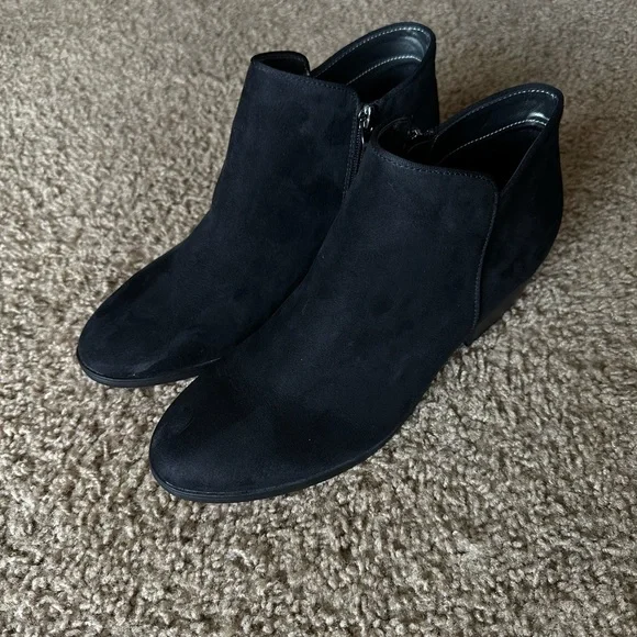 XAPPEAL Laura Women's Chelsea Boots - Block Heel Slip-On Ankle Boots With Lug Sole - View #6